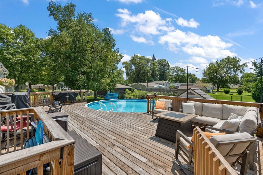 Enjoy the rest of your summer lounging by the pool, then gather - photo 36