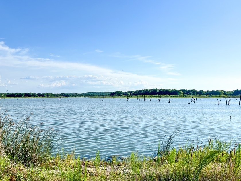 Discover the perfect turnkey lake retreat on beautiful Lake - photo 3