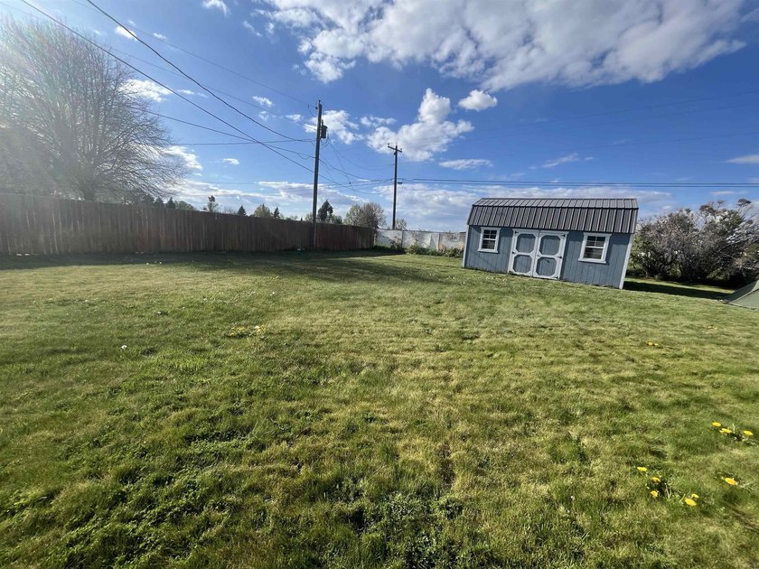 Charming one-level home featuring 4 bedrooms and 2 bathrooms on - photo 14