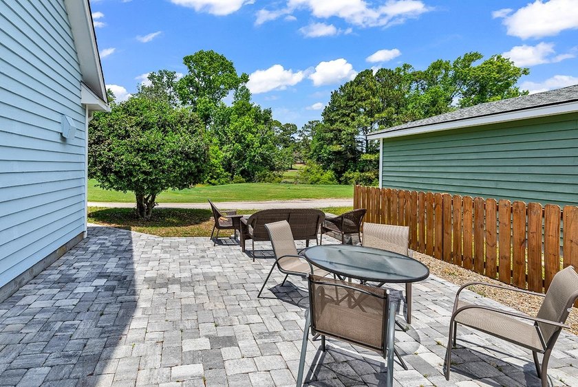 Tucked along the manicured fairways of the sought-after Eastport - photo 33