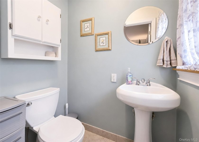 **Desirable Hamlet of Sayville!** Welcome to this beautifully - photo 9