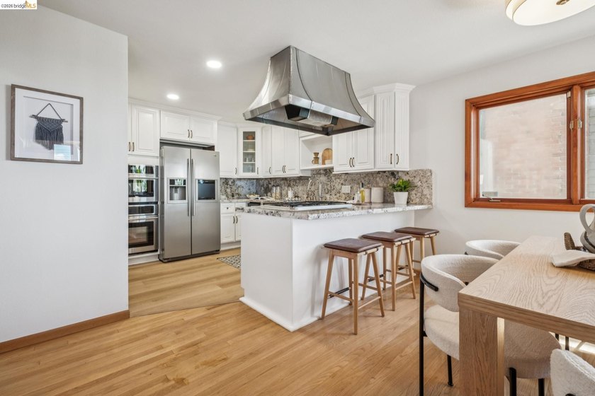 With sweeping views that stretch from downtown Oakland to the - photo 30