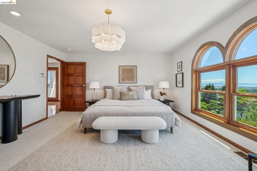 With sweeping views that stretch from downtown Oakland to the - photo 37