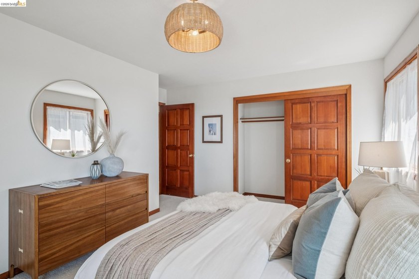 With sweeping views that stretch from downtown Oakland to the - photo 42