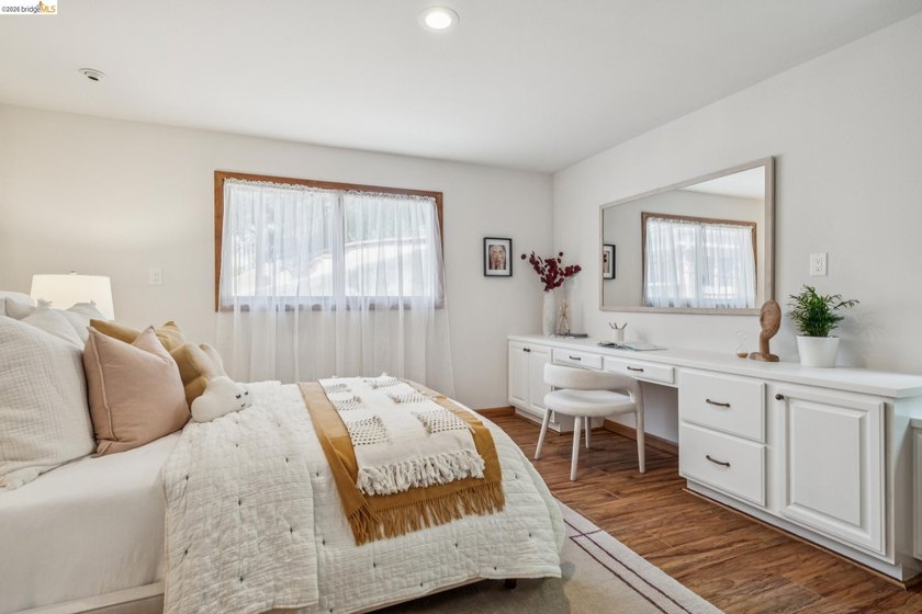 With sweeping views that stretch from downtown Oakland to the - photo 45