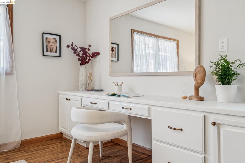 With sweeping views that stretch from downtown Oakland to the - photo 48