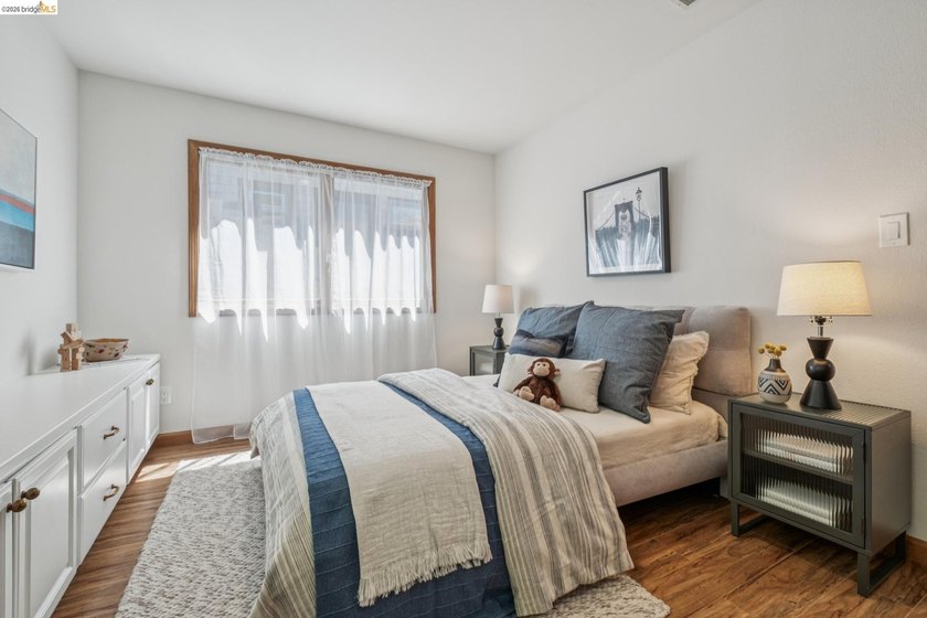 With sweeping views that stretch from downtown Oakland to the - photo 49