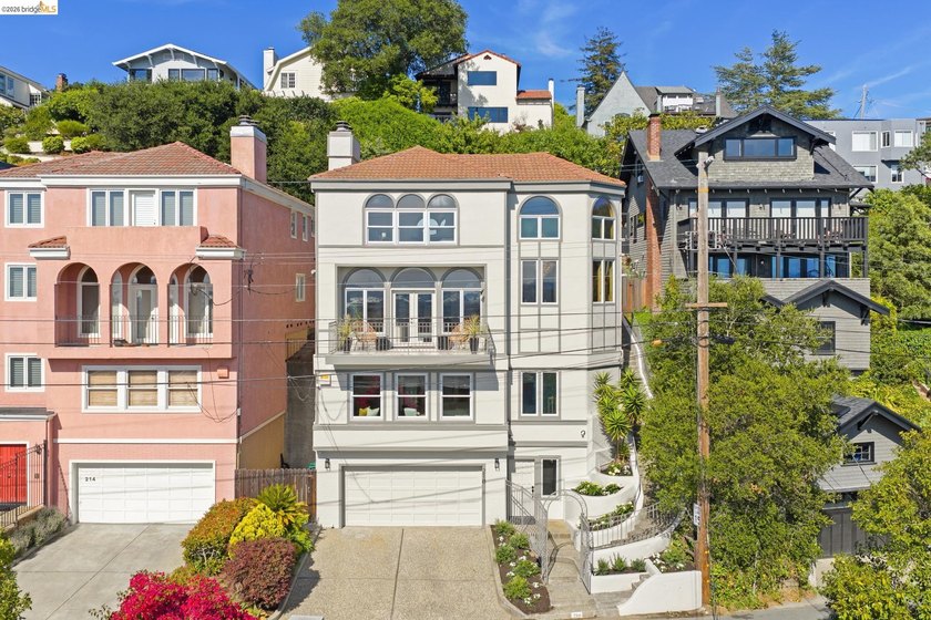 With sweeping views that stretch from downtown Oakland to the - photo 60