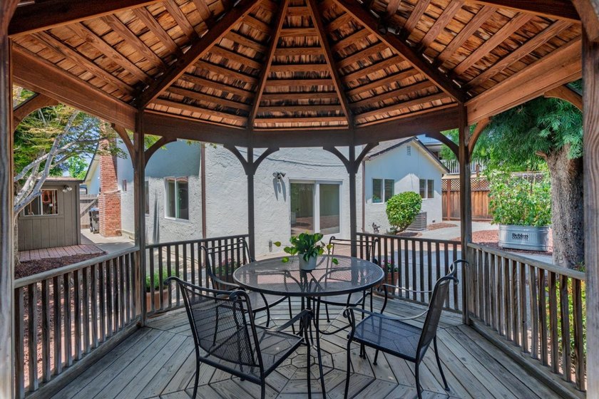 Welcome to 1542 Jacob Ave, a beautifully maintained 5-bedroom - photo 16