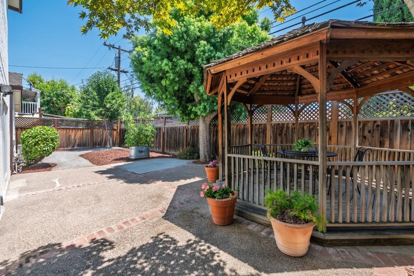 Welcome to 1542 Jacob Ave, a beautifully maintained 5-bedroom - photo 17