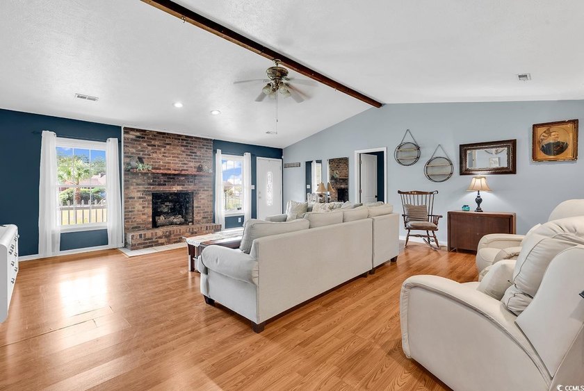 Investor Alert or Handy Homeowner Special! This spacious - photo 5