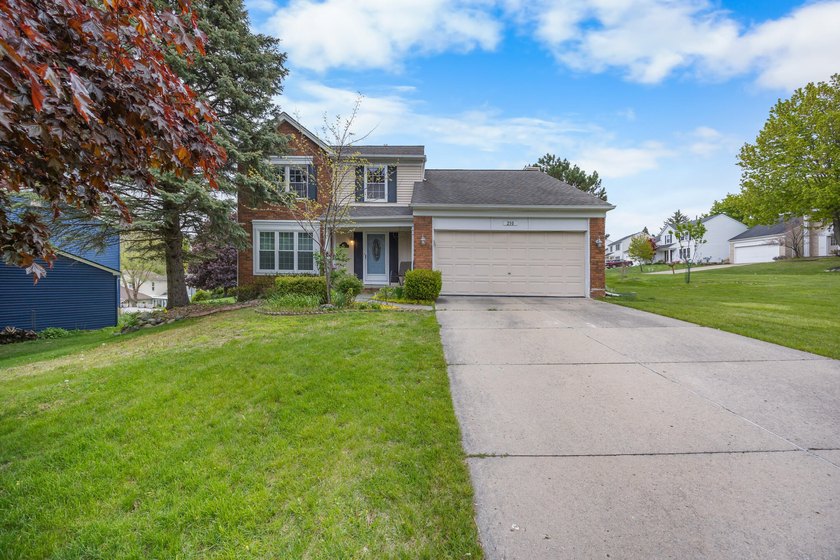Beautifully situated on a corner lot in a desirable neighborhood - photo 2
