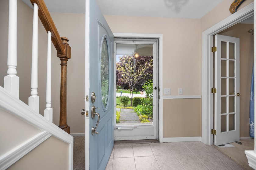 Beautifully situated on a corner lot in a desirable neighborhood - photo 5