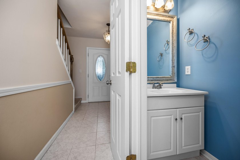 Beautifully situated on a corner lot in a desirable neighborhood - photo 6