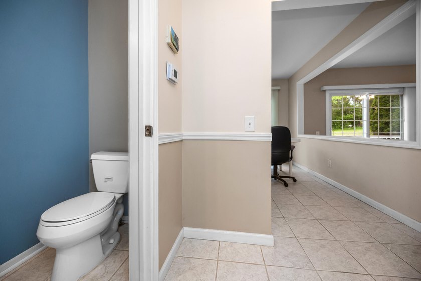 Beautifully situated on a corner lot in a desirable neighborhood - photo 7