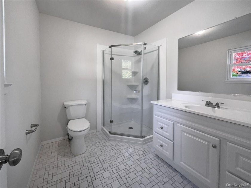 Welcome to this beautiful 3 bedroom, 2 bathroom home located at - photo 8