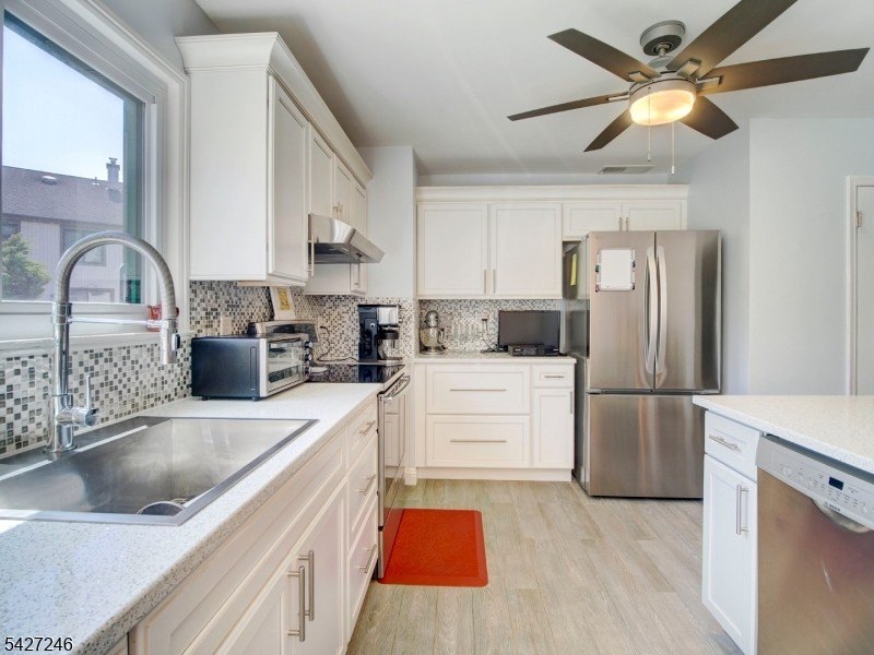 Beautifully updated, two-level townhome offering the perfect - photo 10