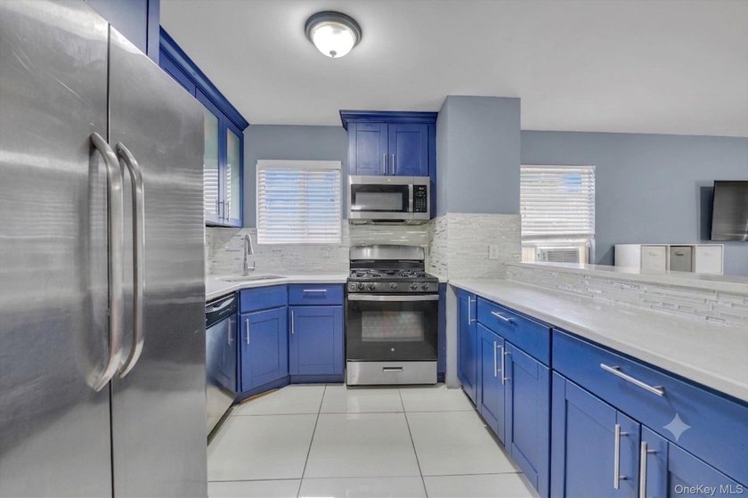Excellent Investment Find! This Semi-Detached Brick Two Family - photo 7