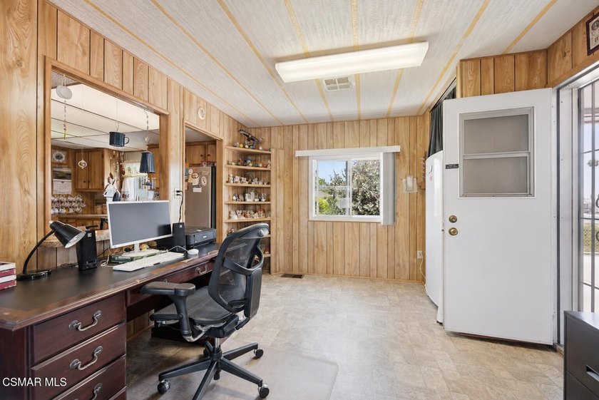 Welcome to Poinsettia Gardens, Ventura's most sought-after 55+ - photo 12