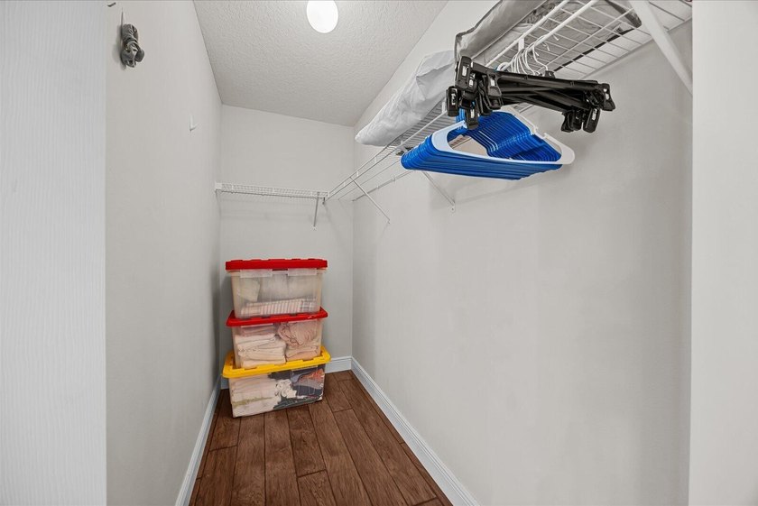 Welcome to this charming 3-bedroom, 2-bathroom home offering - photo 17