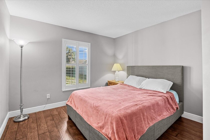 Welcome to this charming 3-bedroom, 2-bathroom home offering - photo 18