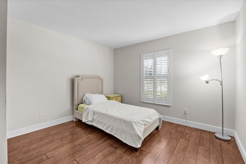 Welcome to this charming 3-bedroom, 2-bathroom home offering - photo 22