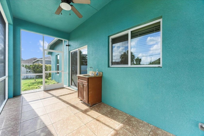 Welcome to this charming 3-bedroom, 2-bathroom home offering - photo 28