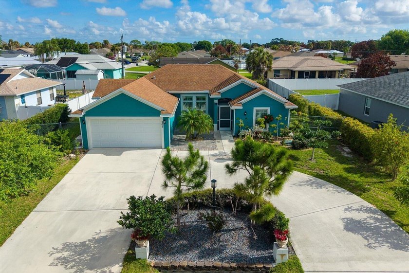 Welcome to this charming 3-bedroom, 2-bathroom home offering - photo 33