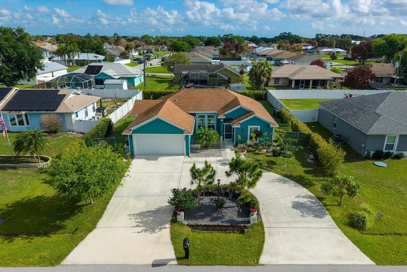 Welcome to this charming 3-bedroom, 2-bathroom home offering - photo 34