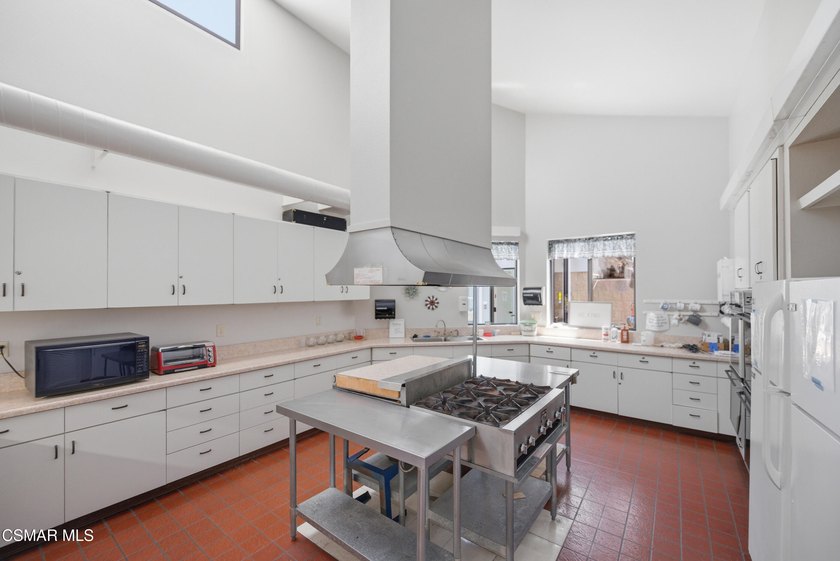 Welcome to Poinsettia Gardens, Ventura's most sought-after 55+ - photo 35