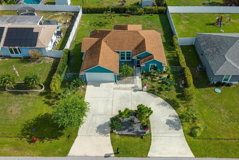 Welcome to this charming 3-bedroom, 2-bathroom home offering - photo 35