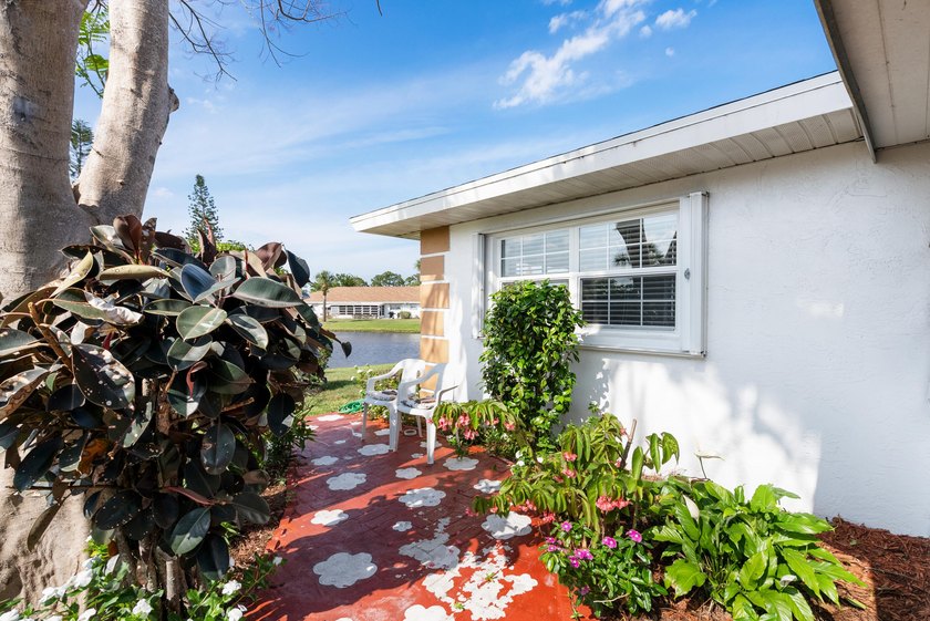 Step into this welcoming 2-bed, 2-bath condo in a gated 55+ - photo 5
