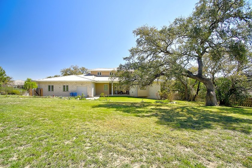 Beautiful Home In Wonderful Riverhill Subdivision. Located On A - photo 3