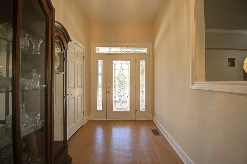 Beautiful Home In Wonderful Riverhill Subdivision. Located On A - photo 6