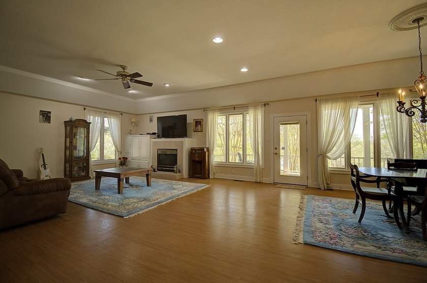 Beautiful Home In Wonderful Riverhill Subdivision. Located On A - photo 7