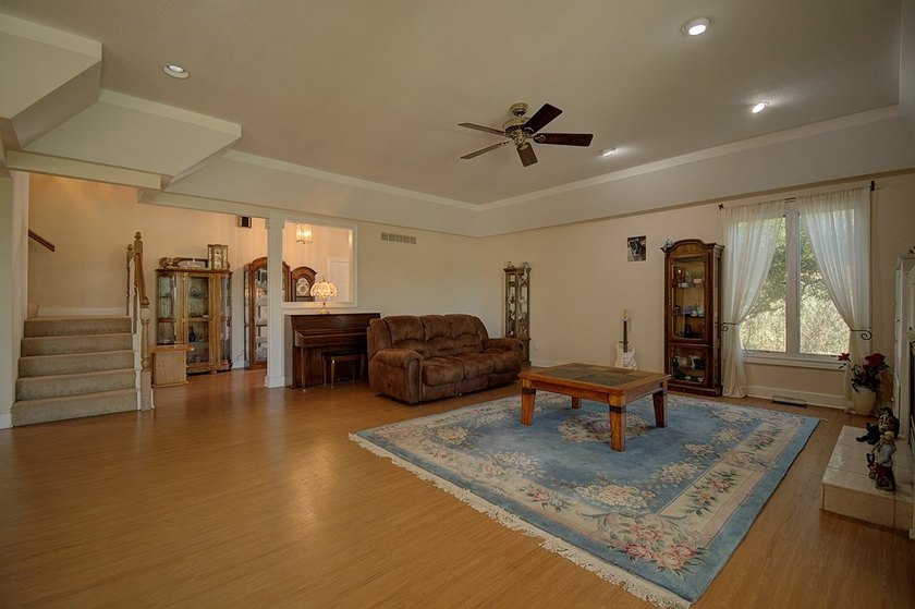 Beautiful Home In Wonderful Riverhill Subdivision. Located On A - photo 10
