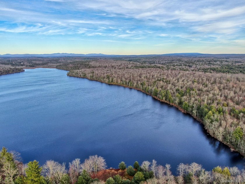 Discover a rare opportunity to build your dream retreat on 2 - photo 3