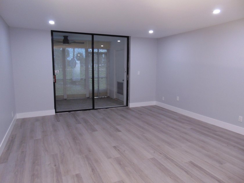 BEAUTIFUL ! MOVE RIGHT IN. GREAT UPDATED FIRST FLOOR CONDO IN - photo 9