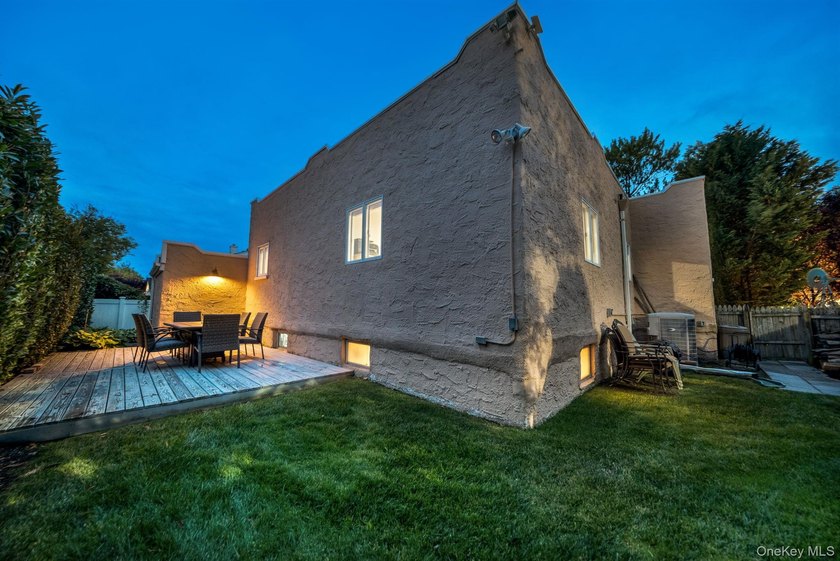If You're Searching For A Home In Merrick, Check Out This 3 - photo 6