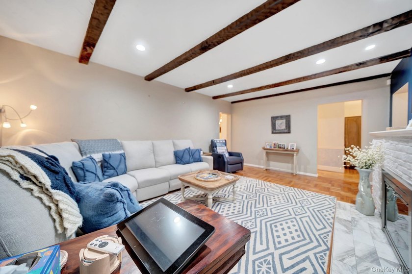 If You're Searching For A Home In Merrick, Check Out This 3 - photo 9