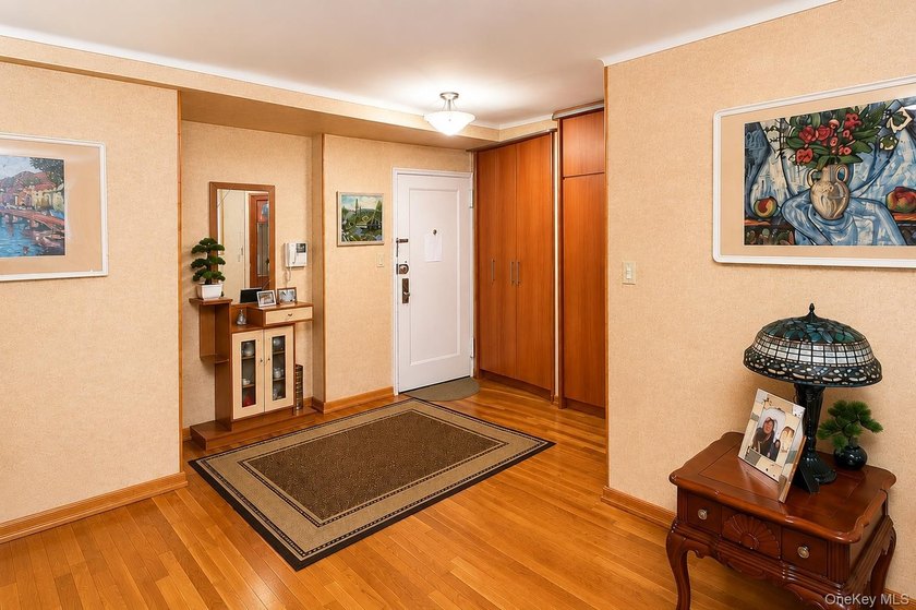 Custom Renovated 2 Full Bedroom, 1.5 bathroom Coop in Prime Rego - photo 5