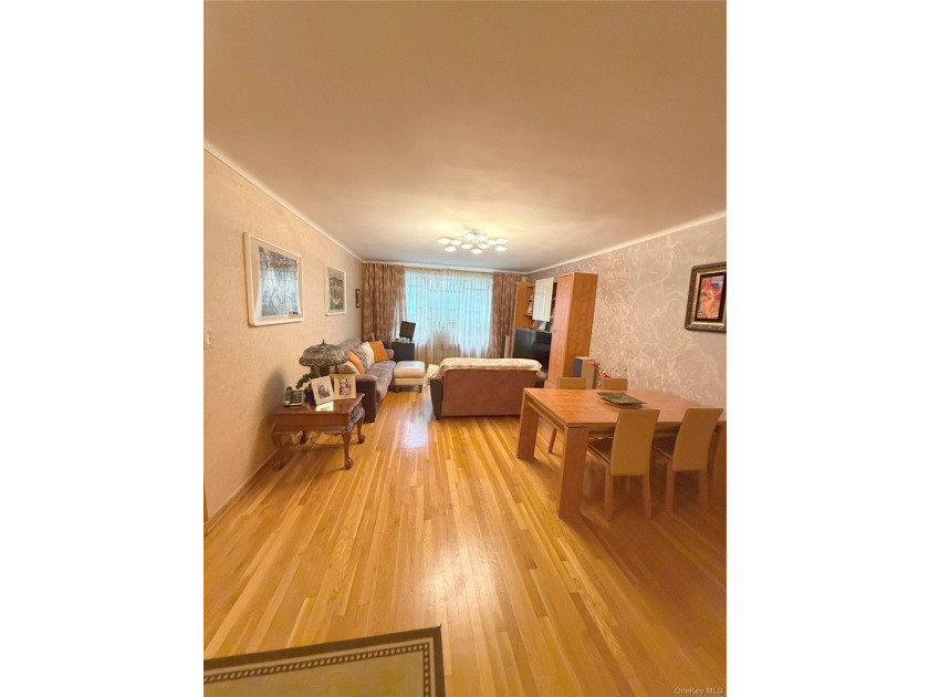 Custom Renovated 2 Full Bedroom, 1.5 bathroom Coop in Prime Rego - photo 6