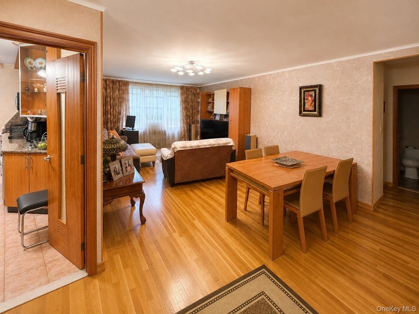 Custom Renovated 2 Full Bedroom, 1.5 bathroom Coop in Prime Rego - photo 7