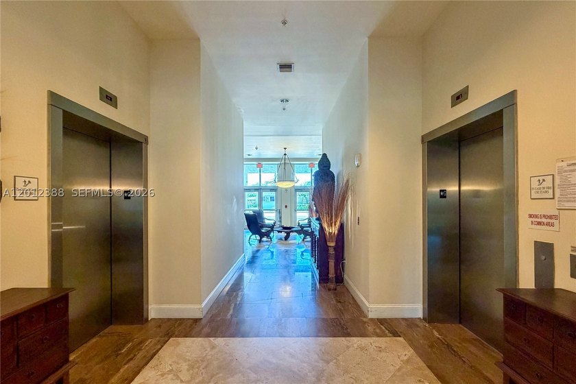 Bright one bedroom one bath apartment with amazing views in a - photo 11