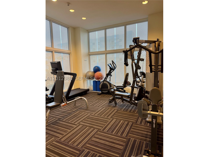 Bright one bedroom one bath apartment with amazing views in a - photo 14