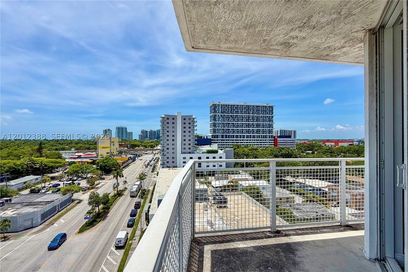 Bright one bedroom one bath apartment with amazing views in a - photo 15