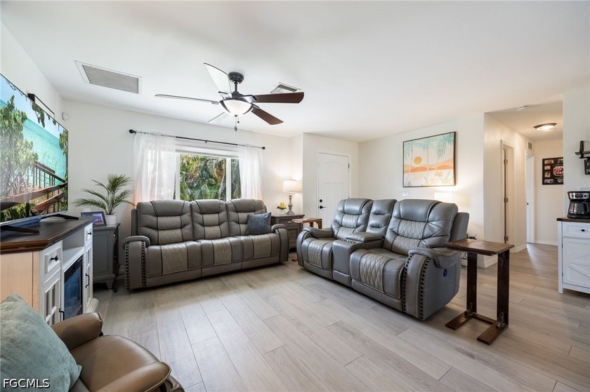 Waterfront living awaits in this lovely 2-bedroom, 2-bathroom - photo 9