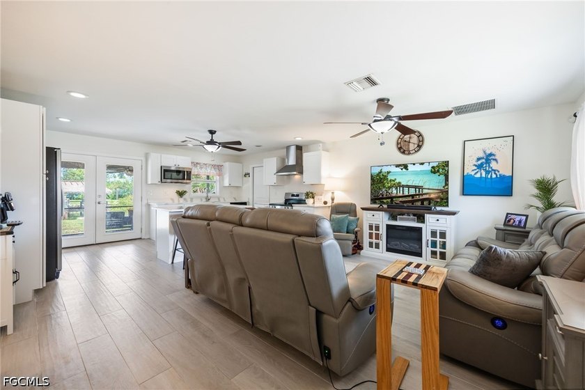 Waterfront living awaits in this lovely 2-bedroom, 2-bathroom - photo 10