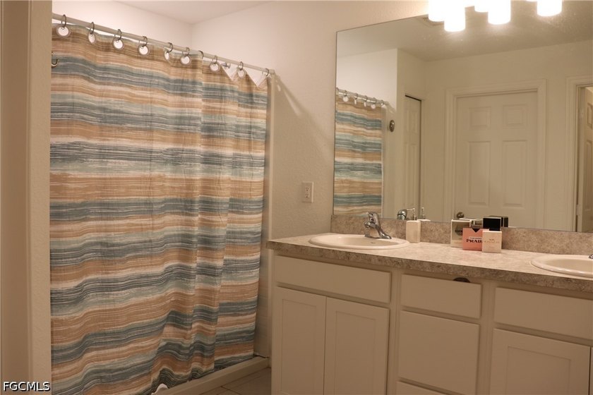 WBeautifully maintained Christopher Alan Homes property offering - photo 6
