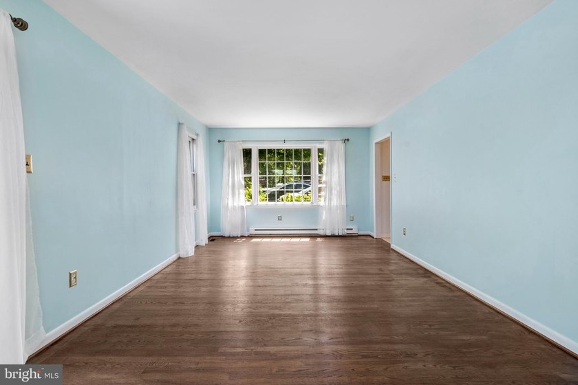 Room to spread out, seasonal river views, and a convenient - photo 7